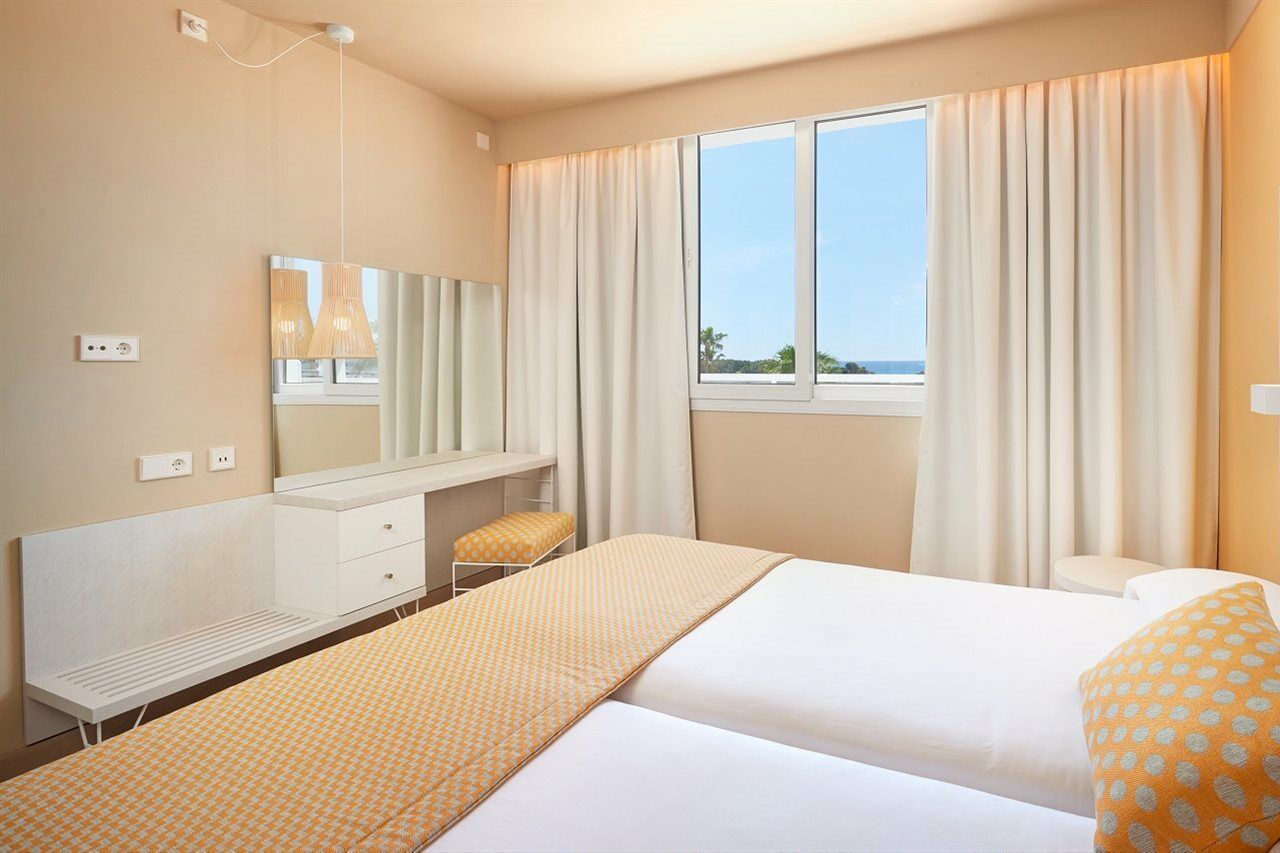 Hotel Protur Vista Badia à Sa Coma  Extérieur photo